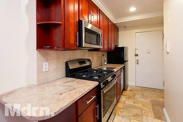 Rented by Mdrn Residential | media 9