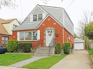 612 S 12th St, New Hyde Park, NY 11040