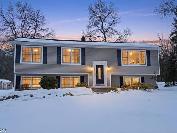 2nd image of 521 Cokesbury Rd