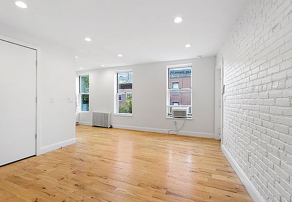 4th image of 301 Sackett St APT 3L