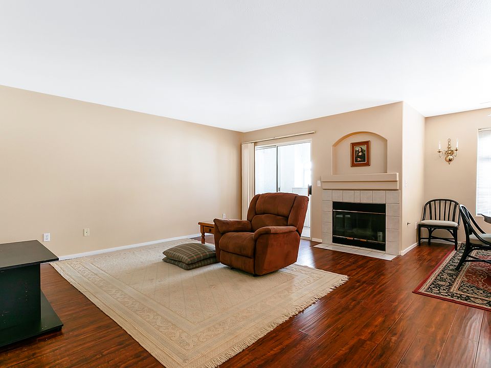 #GuardainRealty 4504 W Lake Mead Blvd Unit 201 Las Vegas Condo Rental Livingroom Fireplace_02062020