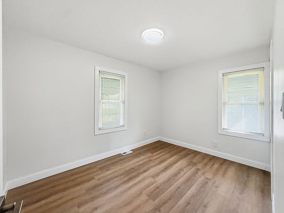 4th image of 18410 Tranquil St