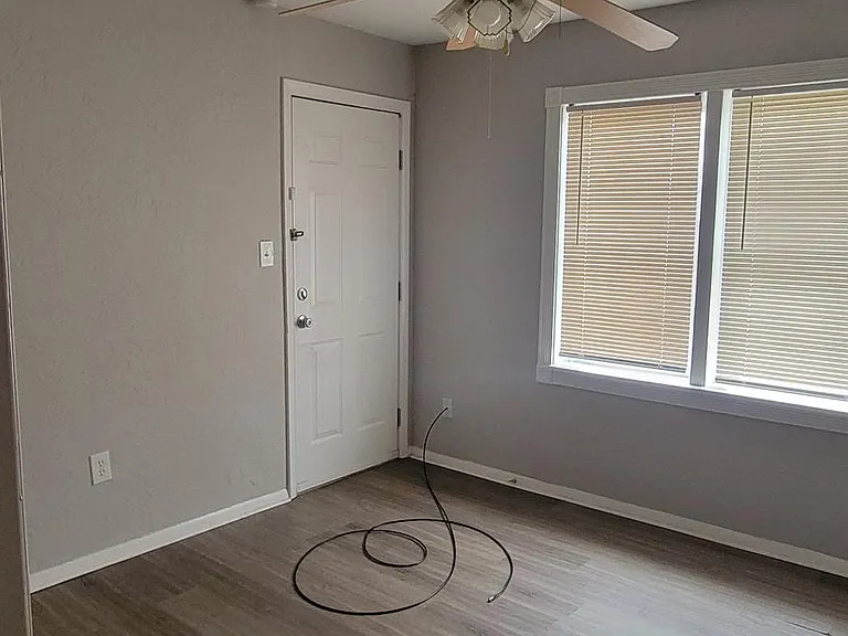 2320 NW Denver Ave — Photo 2