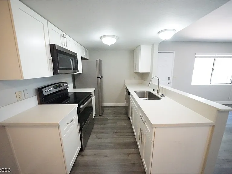 601 Cabrillo Cir #103 — Photo 9