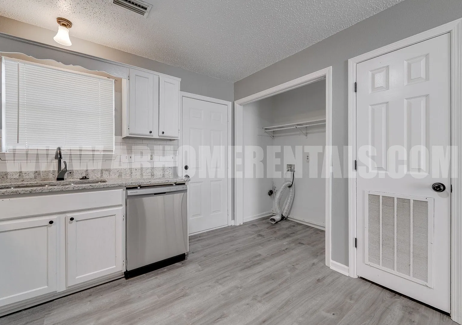 2415 Washington Avenue — Photo 3
