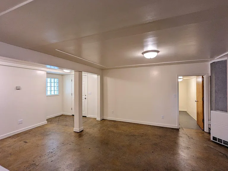 Hillegass Court Apartments — Photo 12