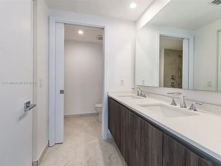 488 NE 18th St #1 — Photo 13
