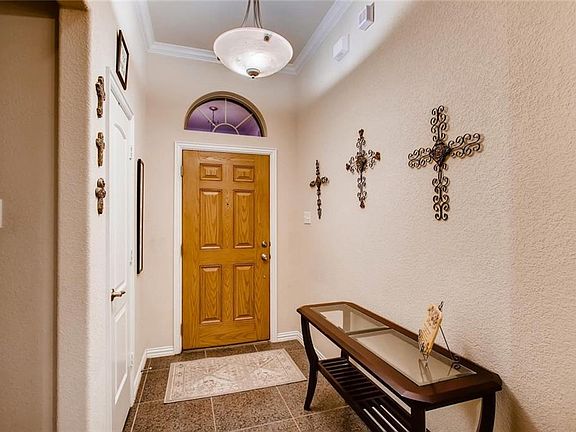 4th image of 324 Vista Way Dr