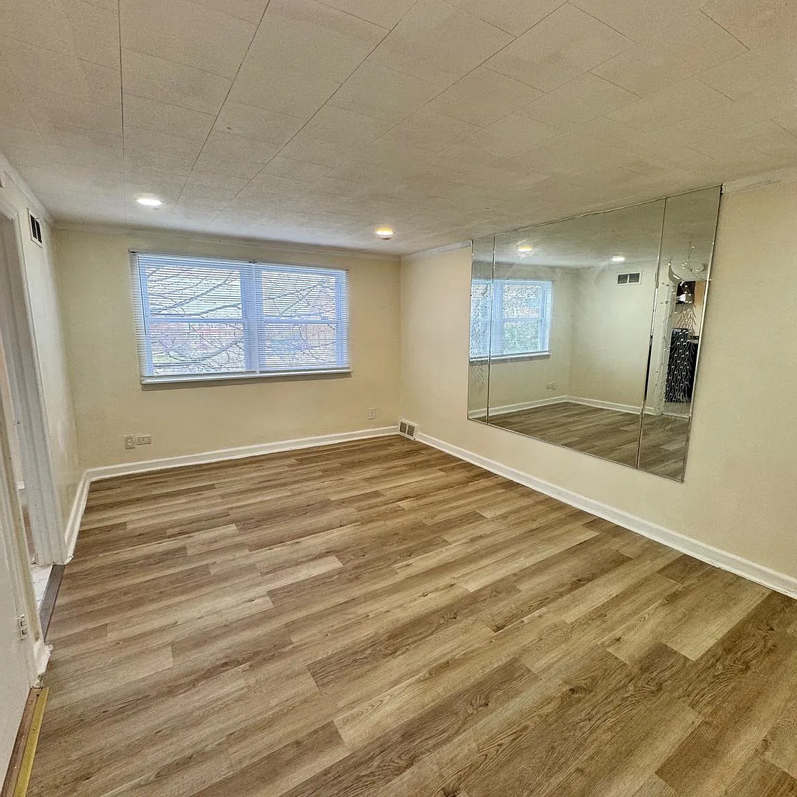 2 bed, 1400 sqft, $1,400 — Photo 3