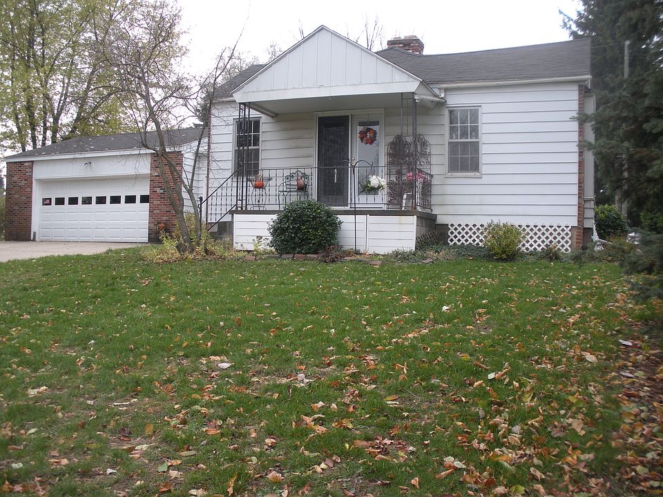 2nd image of 3366 Devon Dr NE