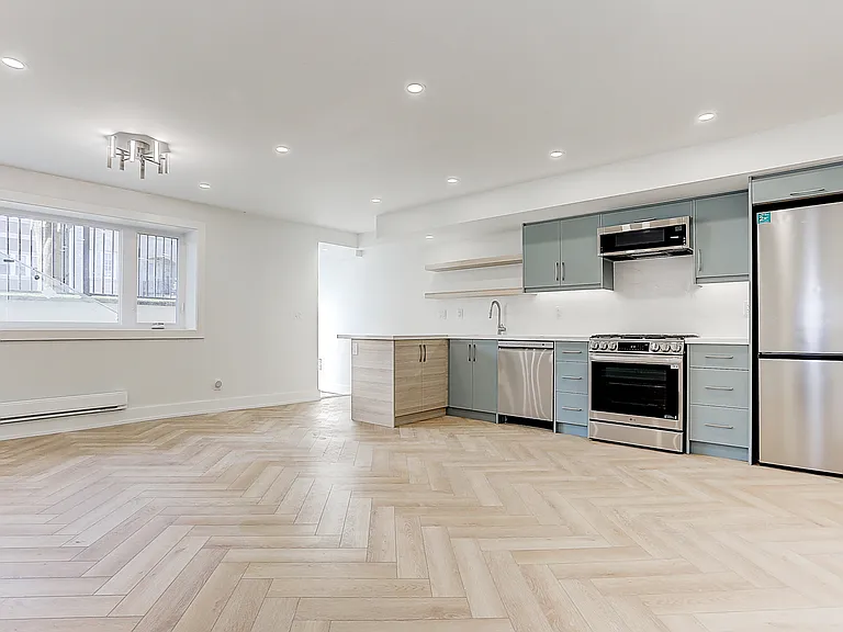 71 Livingstone Ave #BASEMENT — Photo 1
