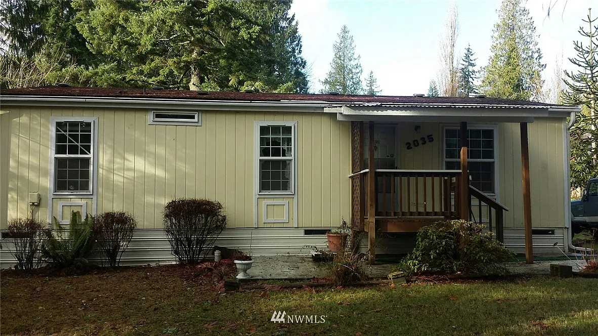 2035 NW Woodland Drive photo 1