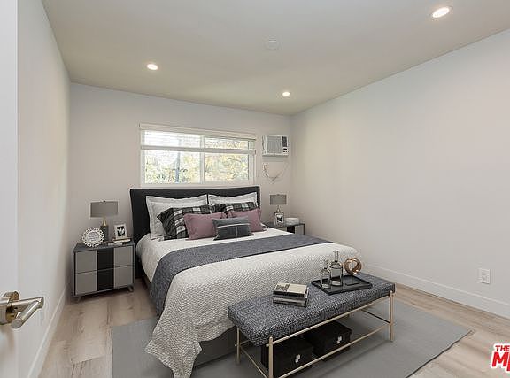 3rd image of 2232 W 24th St #207