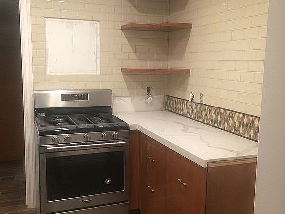 5th image of 2727 San Francisco Ave