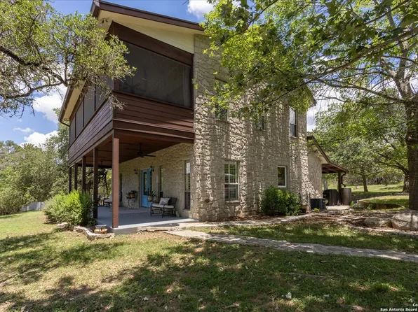 233 WALNUT GROVE RD, Boerne, TX 78006