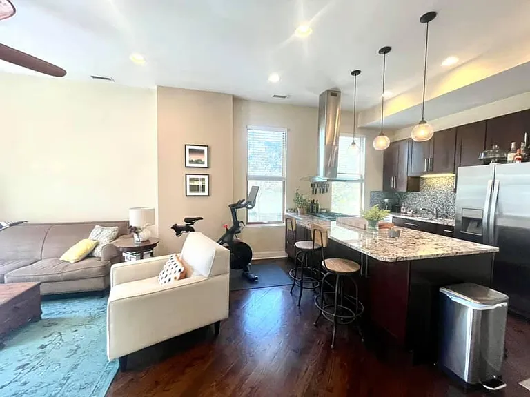 1101 N Winchester Ave #2R — Photo 2