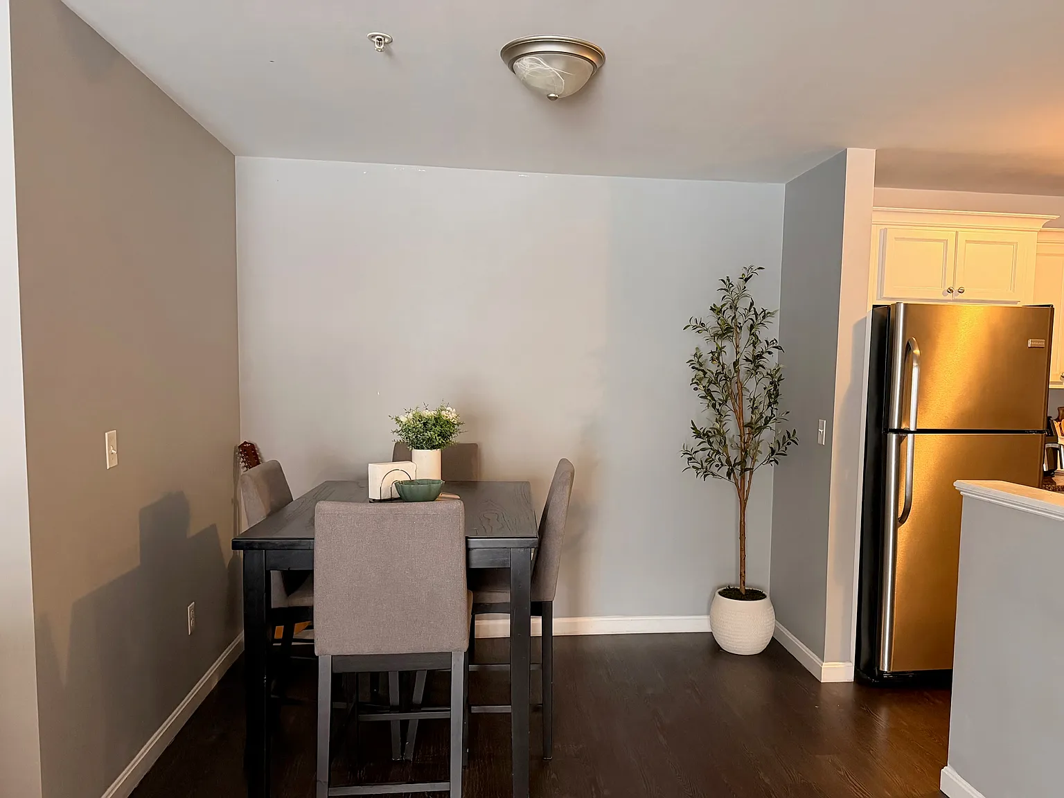 2 bed, 1000 sqft, $2,150 — Photo 2