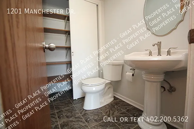 1201 Manchester Dr — Photo 18