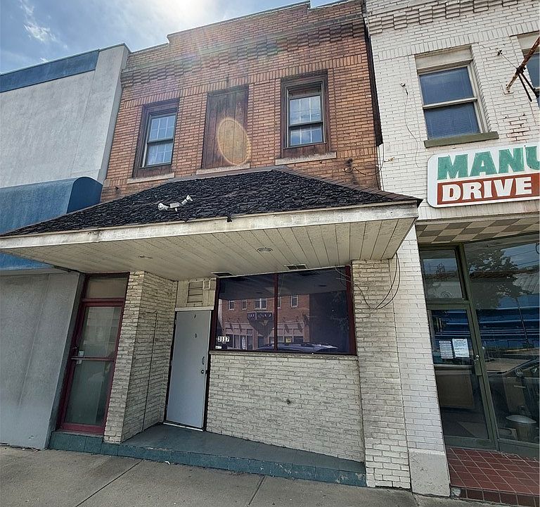 1st image of 3117 Main St