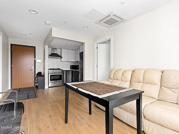 3rd image of 2705 41st Ave APT 6F