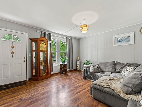 3rd image of 1607 Barton Blvd