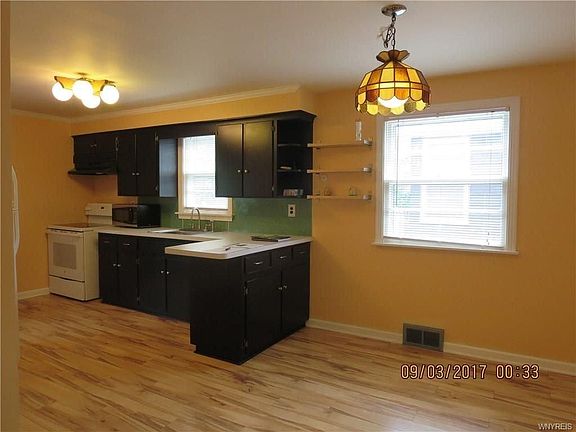 4th image of 361 Callodine Ave
