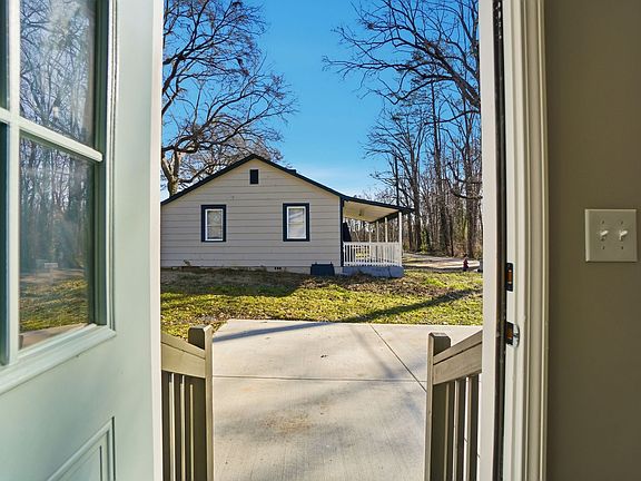 4th image of 930 Bond Ave