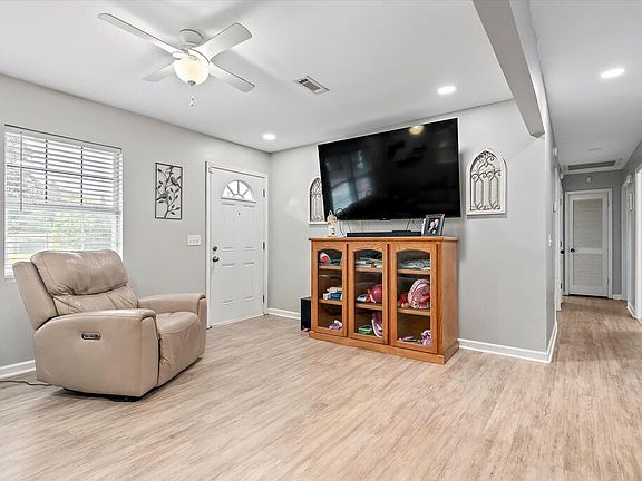 3rd image of 603 Dogwood Trl