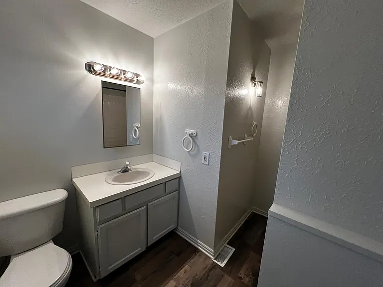 423 N Main St — Photo 19