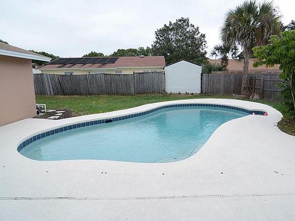 2nd image of 1512 Canterbury Cir