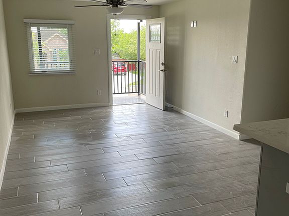 3rd image of 617 E Washington St APT 8