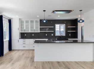 284 Camellia Ln, Costa Mesa, CA 92627