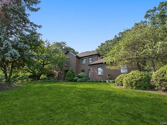 2nd image of 6 Lenni Lenape Ct