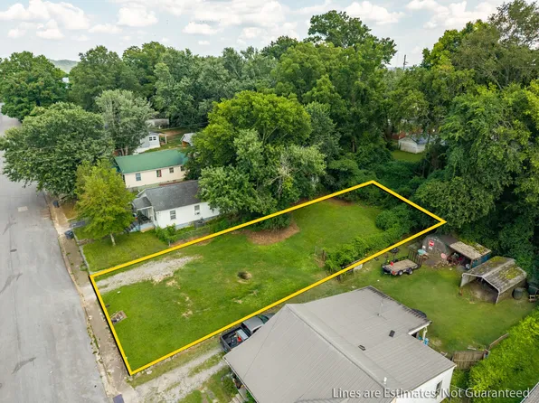 1002 College St W, Fayetteville, TN 37334