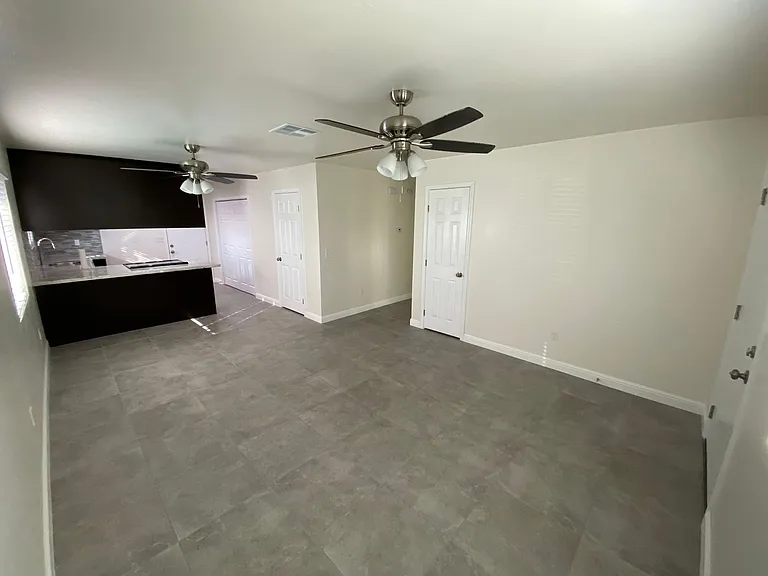 1134 1140 Chinowth 4030 #4036 — Photo 2