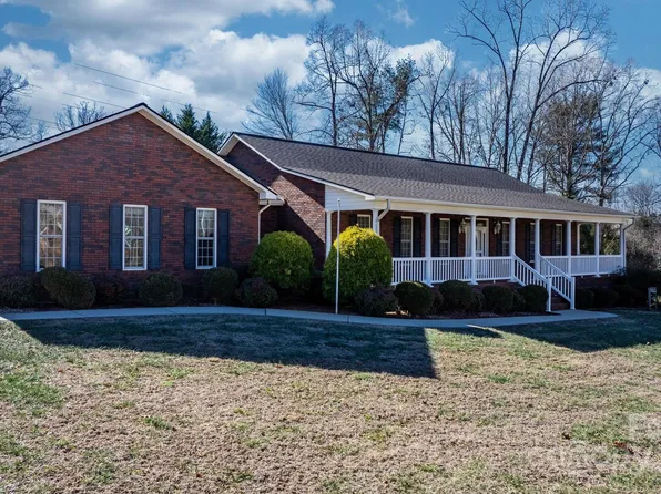 3023 Woodstream Dr, Valdese, NC 28690
