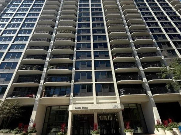 1560 N Sandburg Ter APT 2808J, Chicago, IL 60610