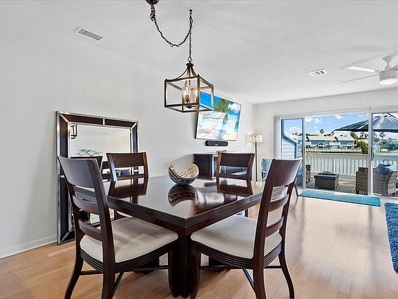 4th image of 1121 Ocean Dunes Cir