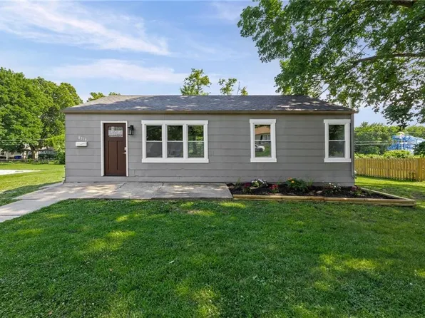 8319 W 77th St, Overland Park, KS 66204