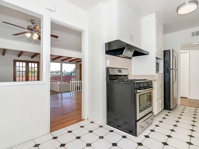 2171 Fairfield St — Photo 11