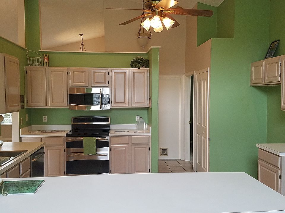 Kitchen with bar