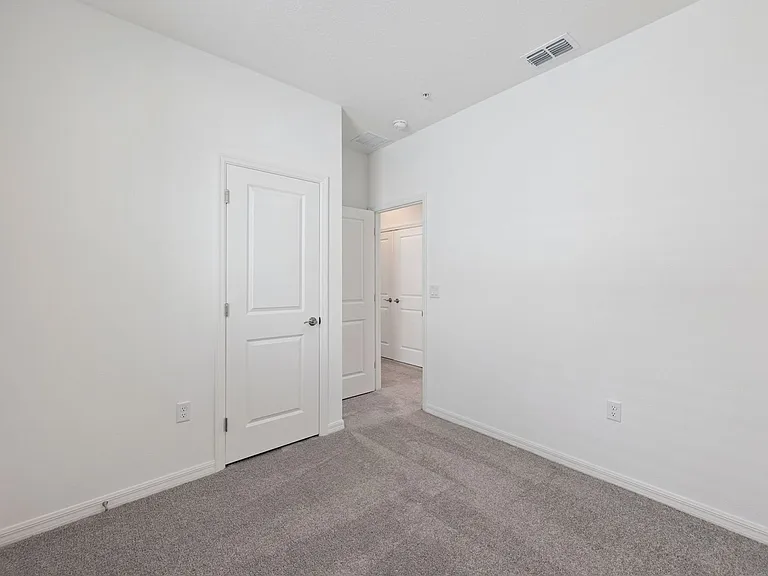 523 Orient Ave — Photo 15