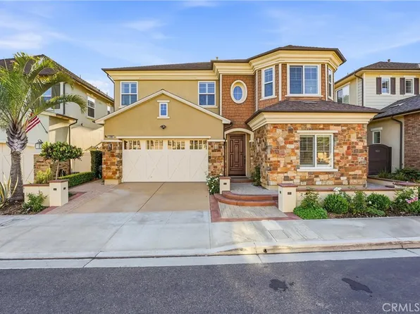 17491 Oakbluffs Ln, Huntington Beach, CA 92649