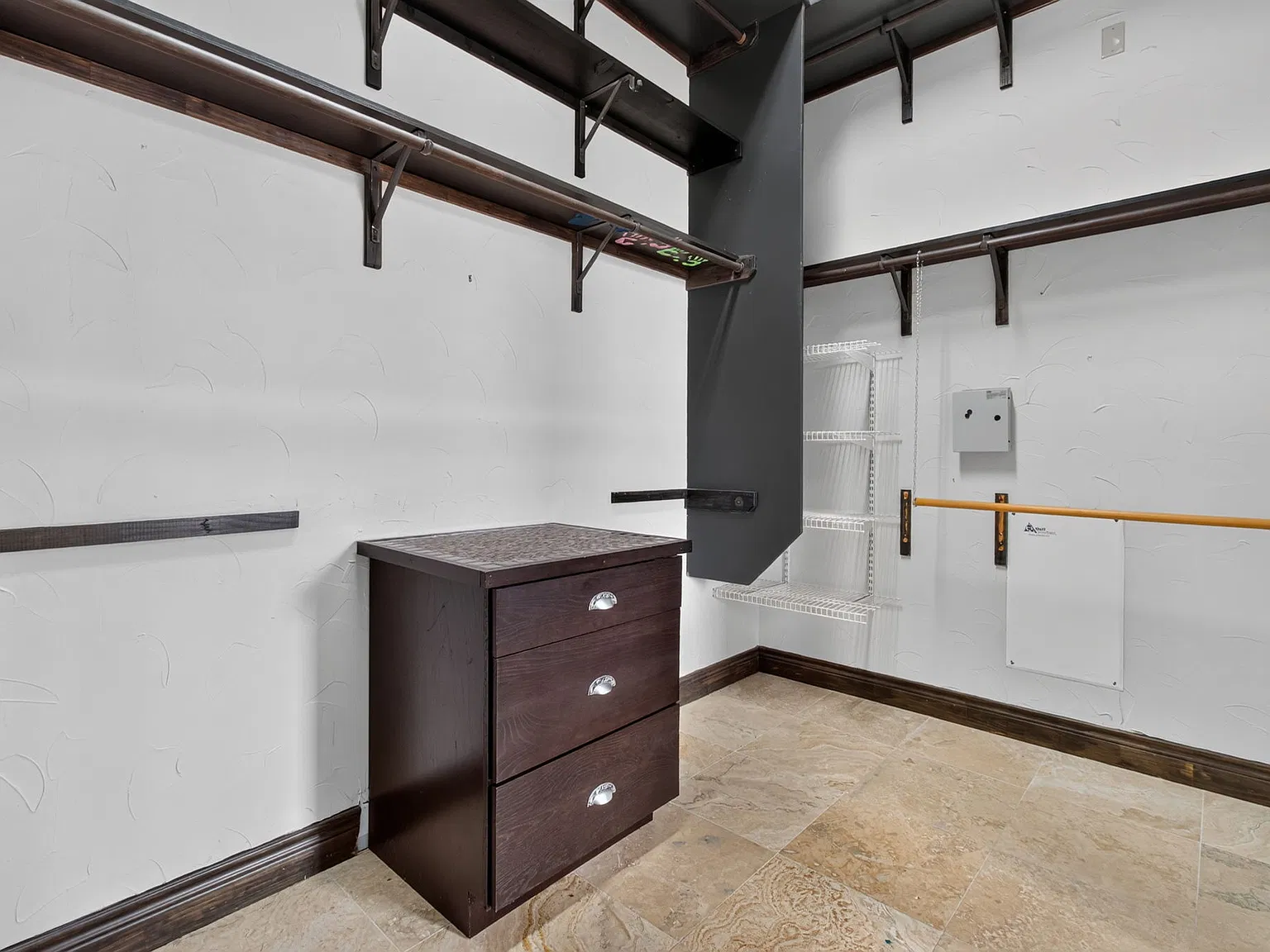 3 bed, 1900 sqft, $1,950 — Photo 3