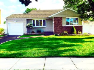 224 Rose St, Massapequa Park, NY 11762