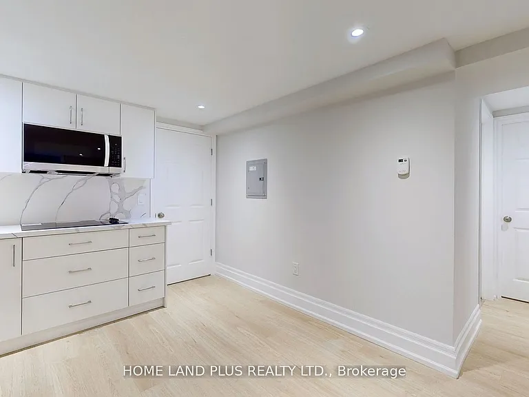 919 Avenue Rd #B — Photo 11