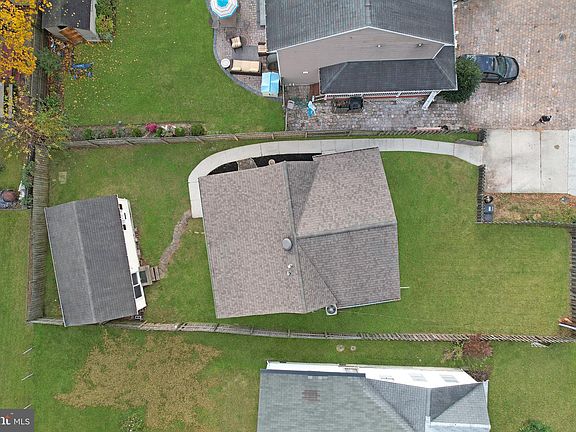 3rd image of 1217 Barbud Ln