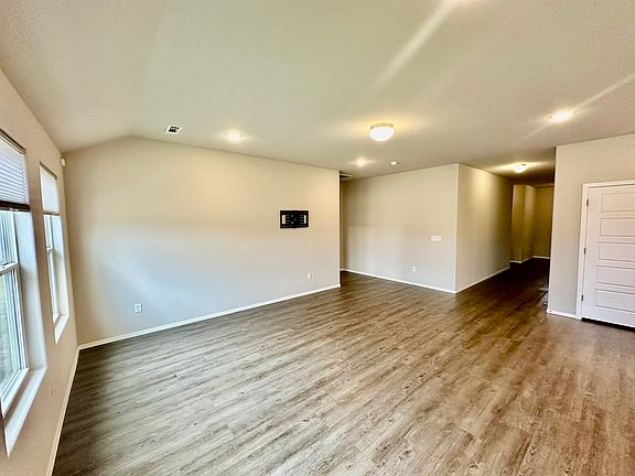 4th image of 1621 Greenbank Dr
