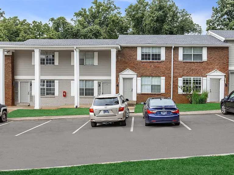 Brentwood Hills Luxury Townhomes — Photo 21