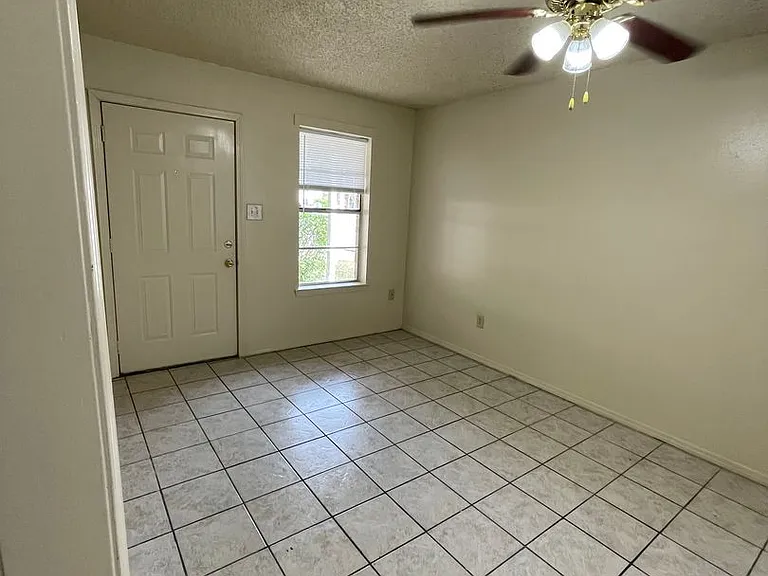 2336 Elm Park Dr — Photo 13